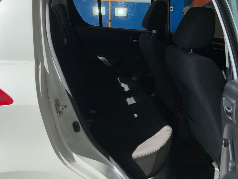Suzuki Swift 1.2 GL Special 2012 – снимка 20
