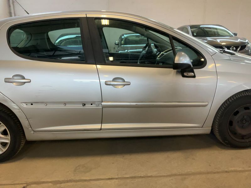 Peugeot 207 1.4 HDi Tendance 2011 – снимка 10
