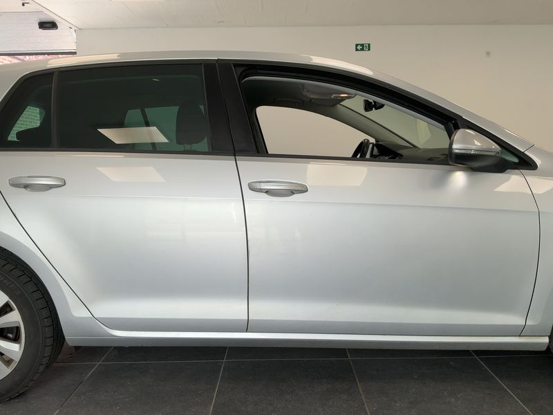 Volkswagen Golf VII 1.6 TDI Comfortline BlueMotion Tech 2019 – снимка на щета 10