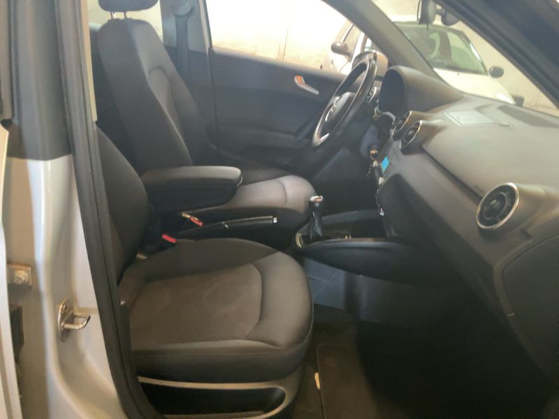 Audi A1 Sportback 1.6 TDI Attraction 2013 – снимка 16