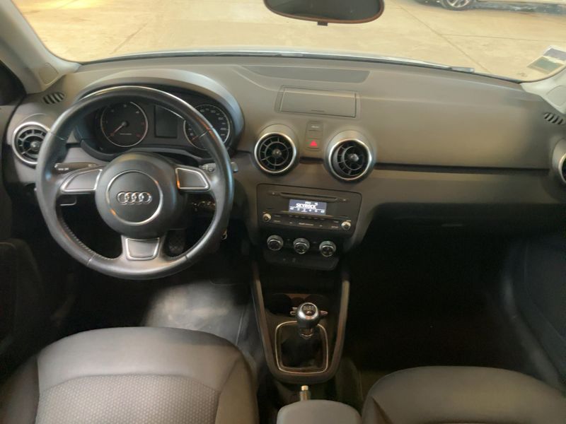 Audi A1 Sportback 1.6 TDI Attraction 2013 – снимка 17
