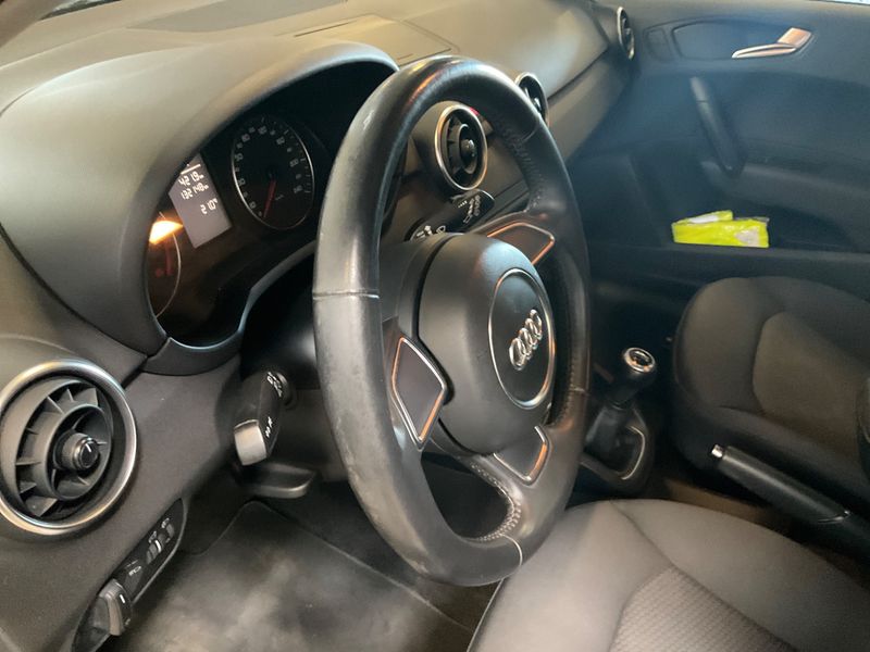 Audi A1 Sportback 1.6 TDI Attraction 2013 – снимка 23