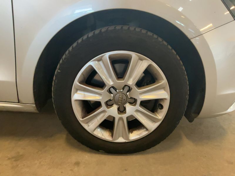 Audi A1 Sportback 1.6 TDI Attraction 2013 – снимка 11