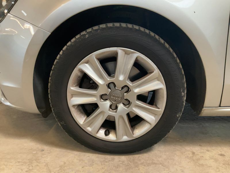 Audi A1 Sportback 1.6 TDI Attraction 2013 – снимка 3