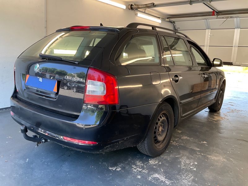 Skoda Octavia 1.6 TDI Ambiente 2011 – снимка 2