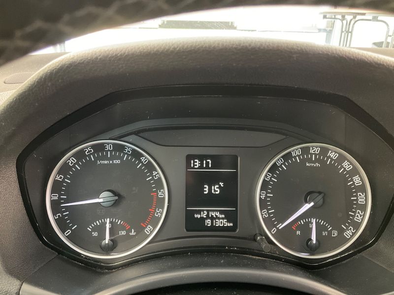 Skoda Octavia 1.6 TDI Ambiente 2011 – снимка 4