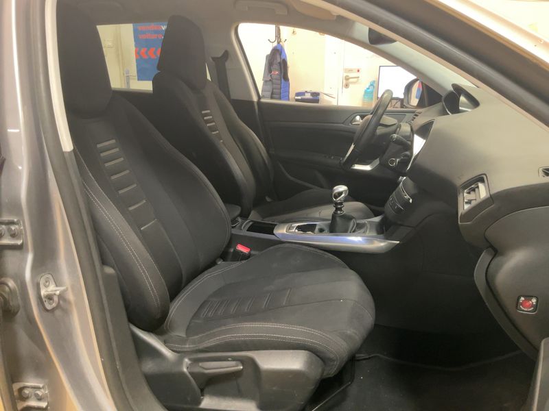 Peugeot 308 1.2 e-THP Allure 2014 – снимка 16