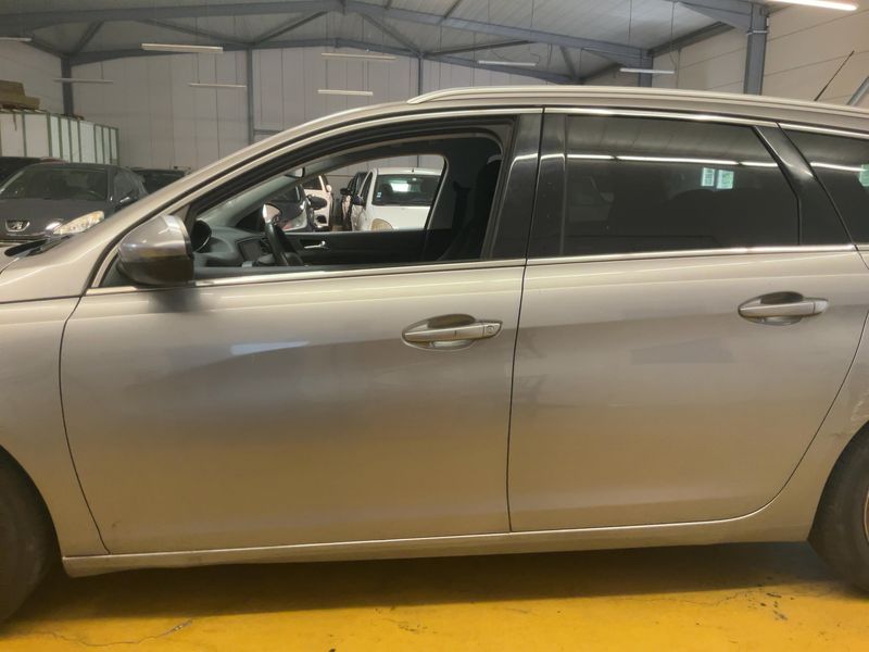 Peugeot 308 1.2 e-THP Allure 2014 – снимка 4