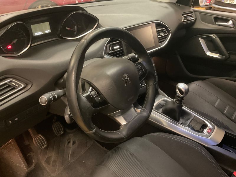 Peugeot 308 1.2 e-THP Allure 2014 – снимка 26