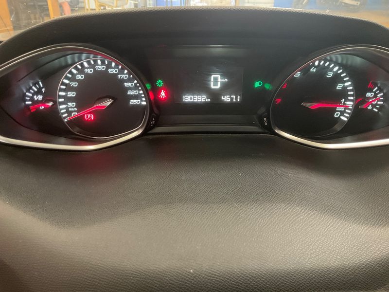 Peugeot 308 1.2 e-THP Allure 2014 – снимка 18