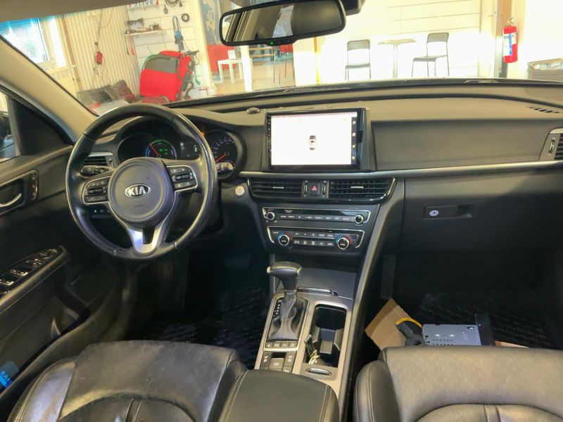 Kia Optima 2.0 Hybrid Premium 2017 – снимка 17