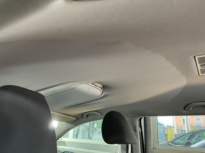 Volkswagen Touran 1.6 TDI Comfortline BlueMotion Tech 2010 – снимка 30