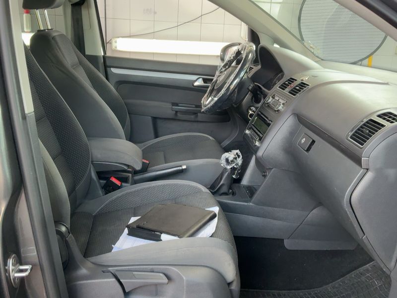 Volkswagen Touran 1.6 TDI Comfortline BlueMotion Tech 2010 – снимка 17