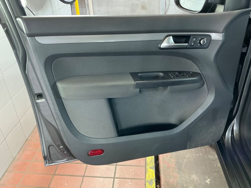 Volkswagen Touran 1.6 TDI Comfortline BlueMotion Tech 2010 – снимка на щета 36
