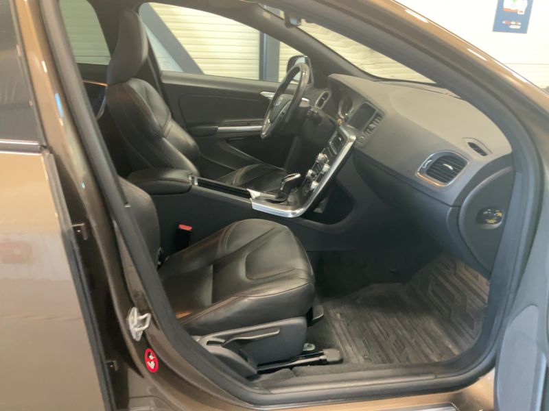 Volvo V60 Cross Country 2.4 D4 Summum AWD 2016 – снимка 17