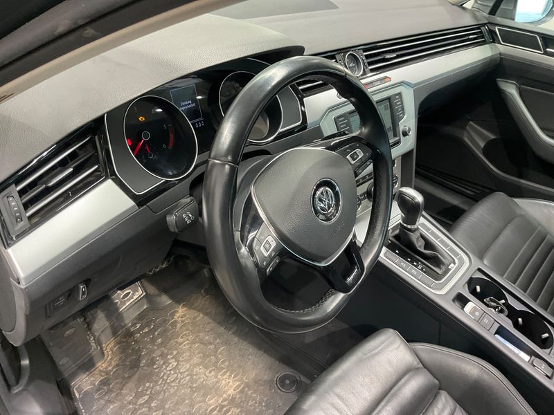 Volkswagen Passat 2.0 TDI Comfortline 4Motion BlueMotion Tech 2015 – снимка 27