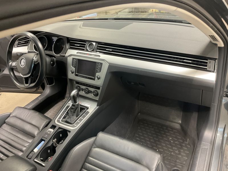 Volkswagen Passat 2.0 TDI Comfortline 4Motion BlueMotion Tech 2015 – снимка 21