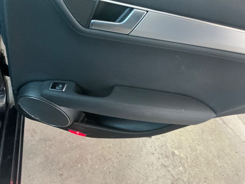 Mercedes-Benz C-Klasse C 220 CDI T BlueEfficiency Avantgarde 2012 – снимка 38