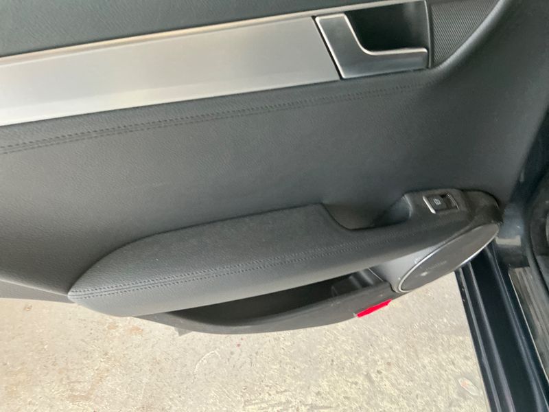Mercedes-Benz C-Klasse C 220 CDI T BlueEfficiency Avantgarde 2012 – снимка 28