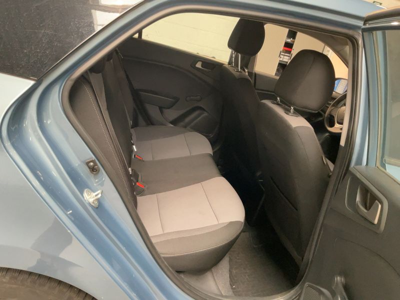 Hyundai i20 1.2 Classic blue 2017 – снимка 19