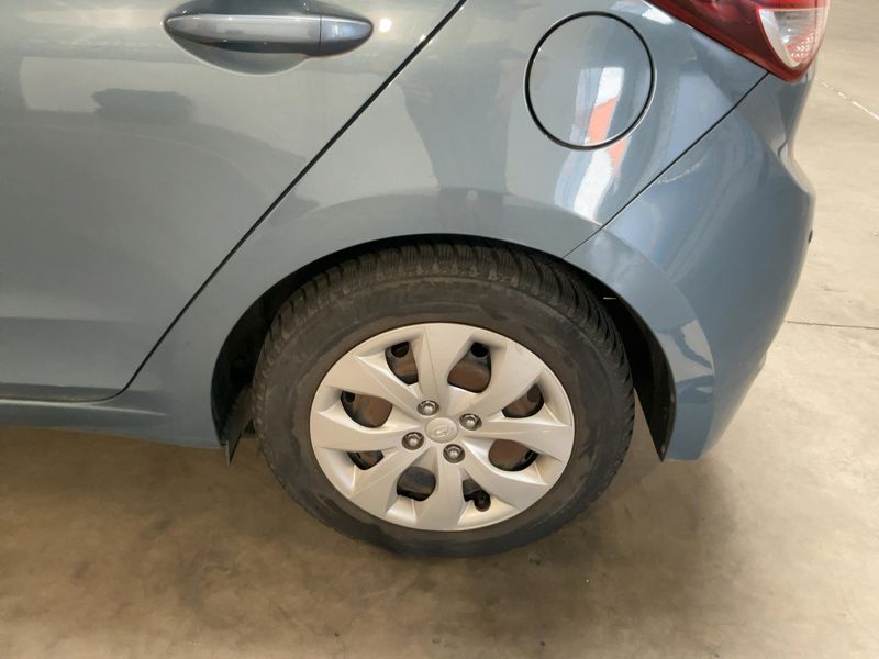 Hyundai i20 1.2 Classic blue 2017 – снимка 5