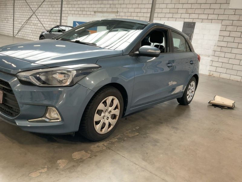 Hyundai i20 1.2 Classic blue 2017 – снимка 2