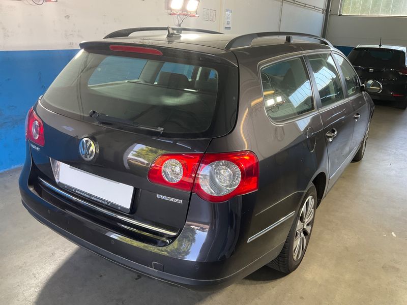 Volkswagen Passat 1.9 TDI BlueMotion Tech 2008 – снимка 2
