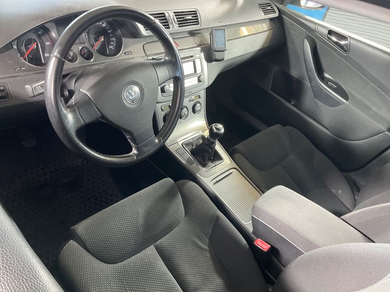 Volkswagen Passat 1.9 TDI BlueMotion Tech 2008 – снимка 3