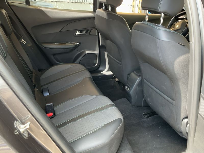 Peugeot 2008 1.2 PureTech Allure Pack 2022 – снимка 19