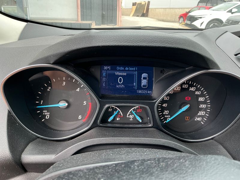 Ford Kuga 2.0 TDCi Titanium 2015 – снимка 18