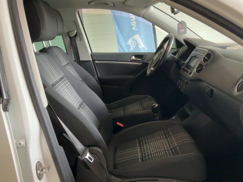 Volkswagen Tiguan 2.0 TDI Lounge BlueMotion Tech 2016 – снимка 16