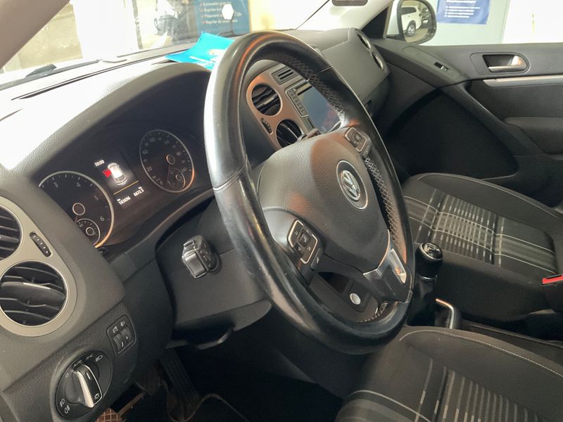 Volkswagen Tiguan 2.0 TDI Lounge BlueMotion Tech 2016 – снимка 29