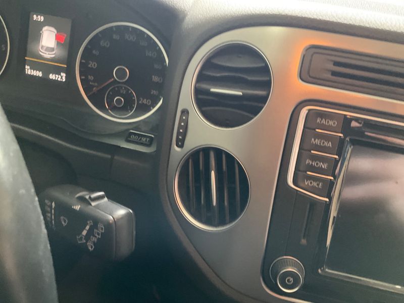 Volkswagen Tiguan 2.0 TDI Lounge BlueMotion Tech 2016 – снимка 24