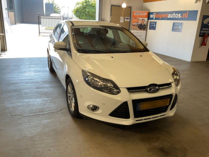 Ford Focus 1.0 EcoBoost Titanium 2014 – снимка 12