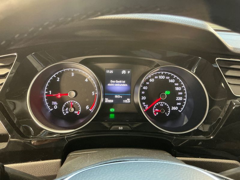 Volkswagen Touran 2.0 TDI Highline BlueMotion Tech 2020 – снимка 19
