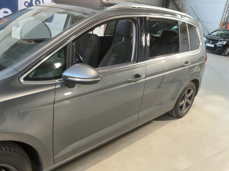 Volkswagen Touran 2.0 TDI Highline BlueMotion Tech 2020 – снимка 4