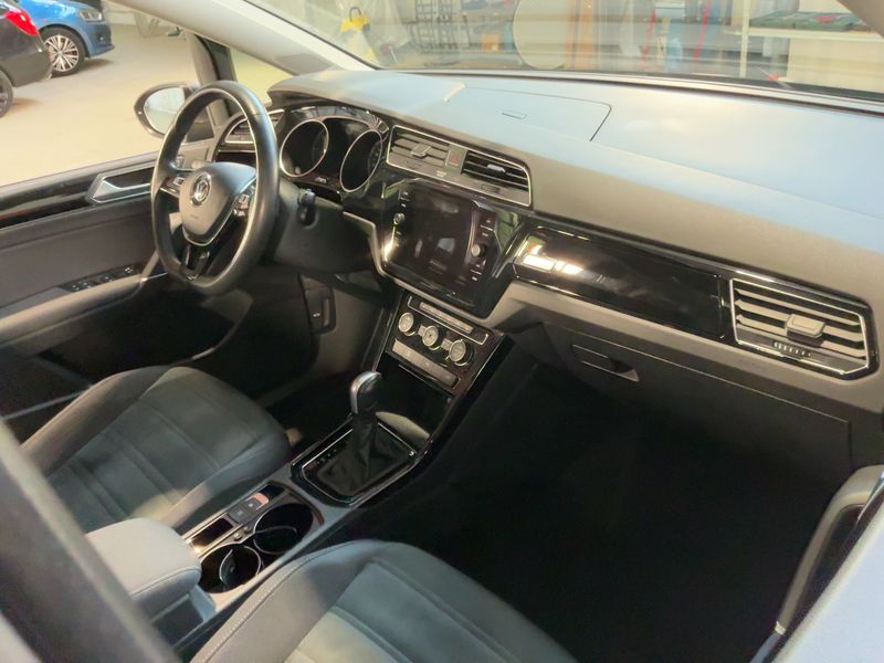 Volkswagen Touran 2.0 TDI Highline BlueMotion Tech 2020 – снимка 18