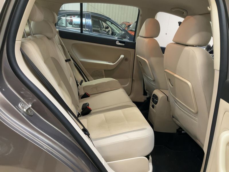 Volkswagen Golf VI Plus 2.0 TDI Highline 2010 – снимка 14