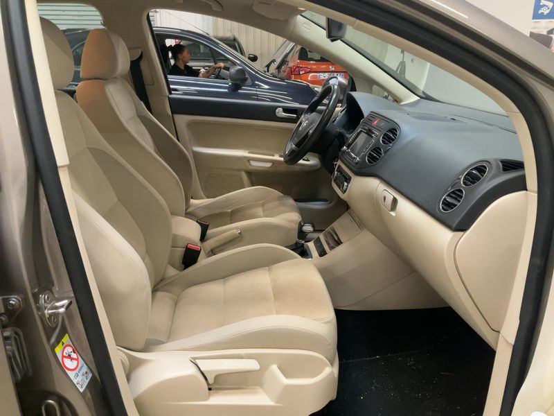 Volkswagen Golf VI Plus 2.0 TDI Highline 2010 – снимка 11