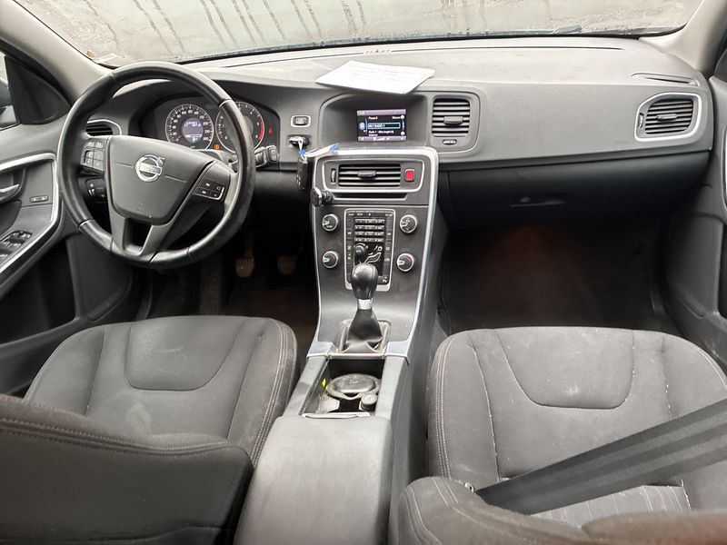 Volvo V60 1.6 D Kinetic 2013 – снимка 11