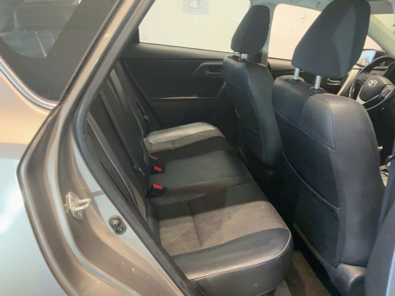 Toyota Auris 1.8 Hybrid Executive 2013 – снимка 19