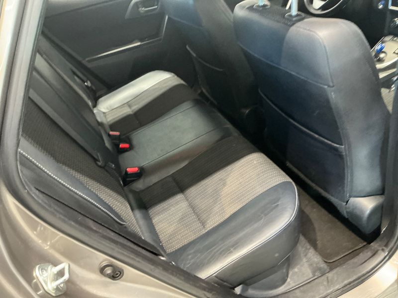 Toyota Auris 1.8 Hybrid Executive 2013 – снимка 40