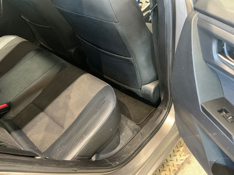 Toyota Auris 1.8 Hybrid Executive 2013 – снимка 29