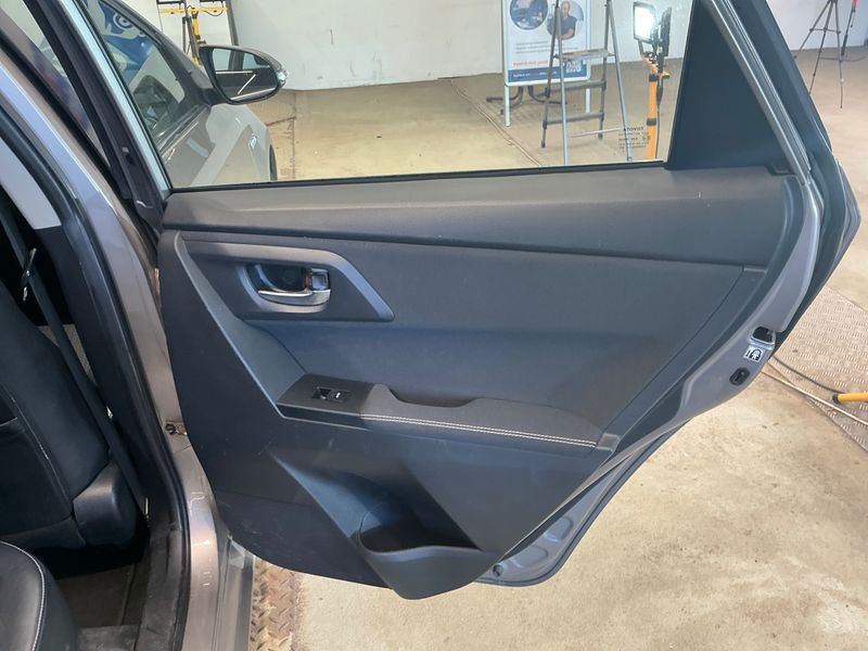 Toyota Auris 1.8 Hybrid Executive 2013 – снимка 33