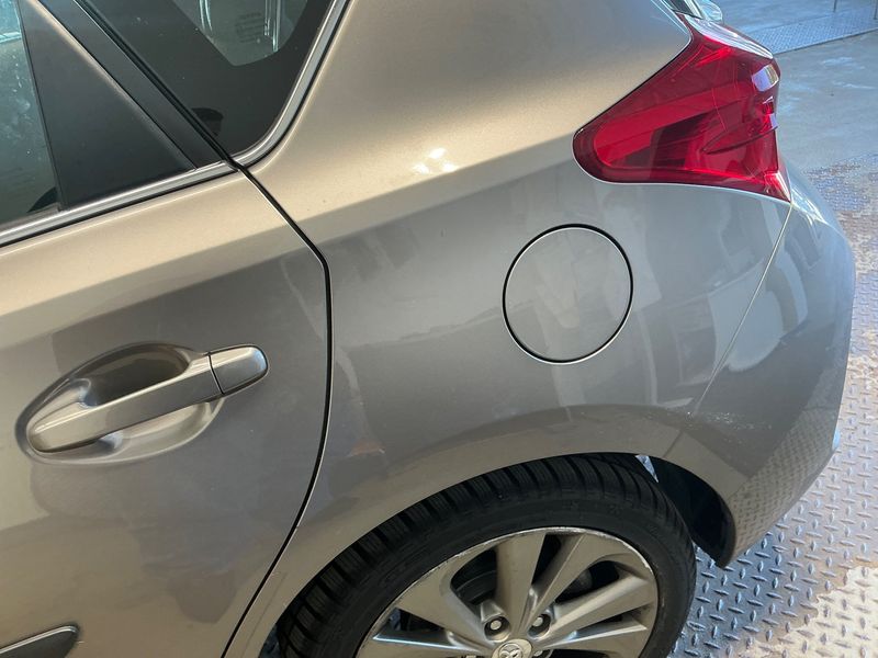 Toyota Auris 1.8 Hybrid Executive 2013 – снимка 28