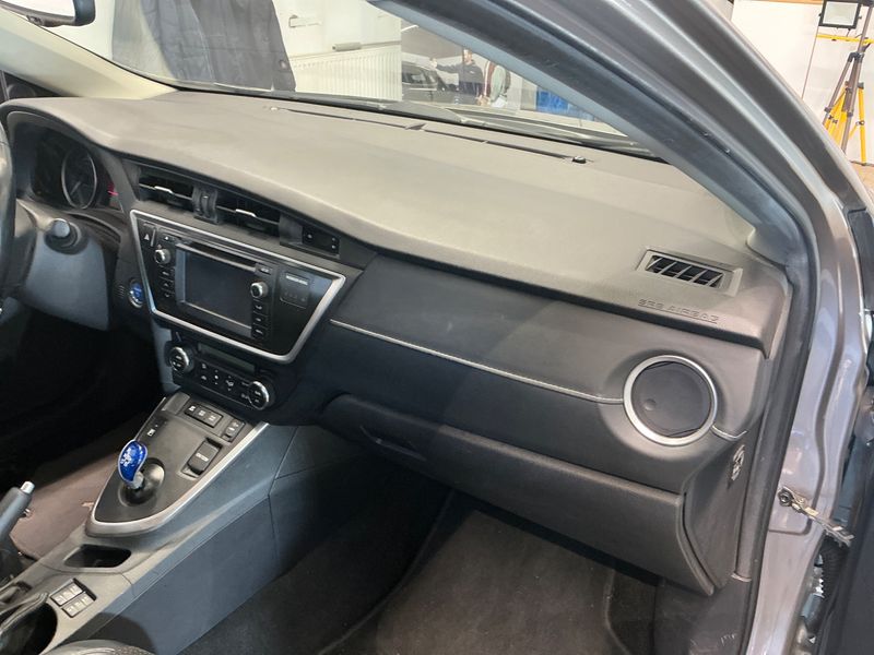 Toyota Auris 1.8 Hybrid Executive 2013 – снимка 39