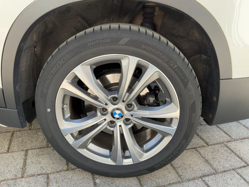 BMW X1 xDrive 20i Sport Line 2016 – снимка 5