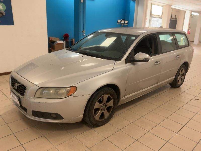 Volvo V70 2.0 D3 Momentum 2008 – снимка 2