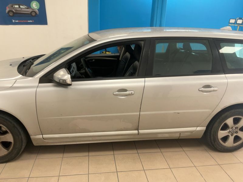 Volvo V70 2.0 D3 Momentum 2008 – снимка 4
