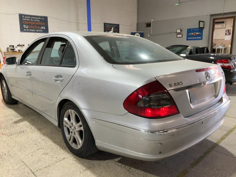 Mercedes-Benz E-Klasse E 220 CDI Avantgarde 2006 – снимка 3